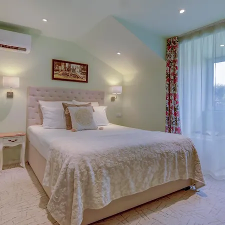 Boutique بيت ضيافة فارنا