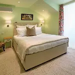 Boutique 4* Warna
